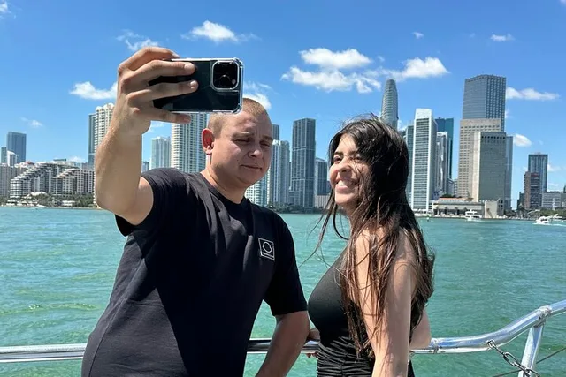 Miami City Half-Day Bus Tour with Bayside Cruise - Image 2