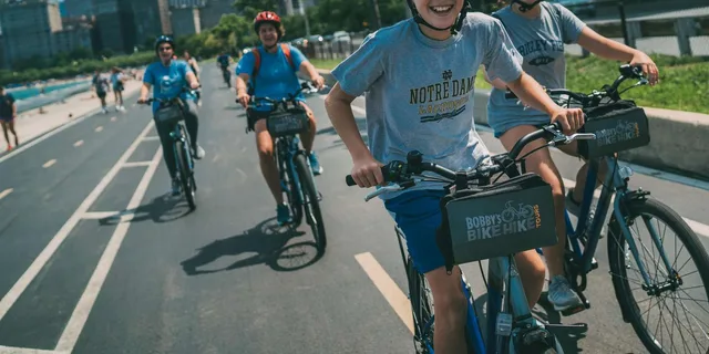 Chicago City Bike Tour of Downtown Attractions - Image 1