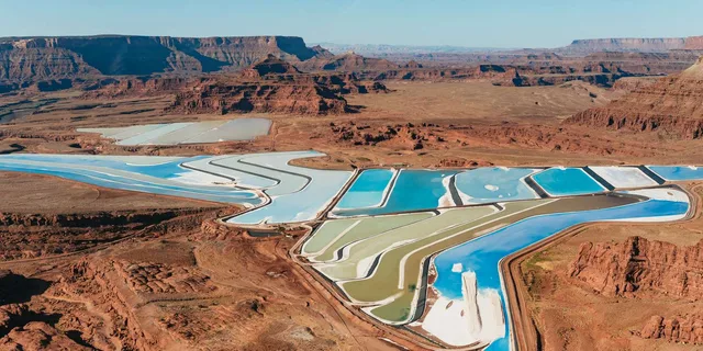 Moab Helicopter Tour Over Arches and Canyons 20 min - Image 3