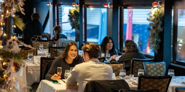 New York Christmas Eve Dinner Cruise - Image 6