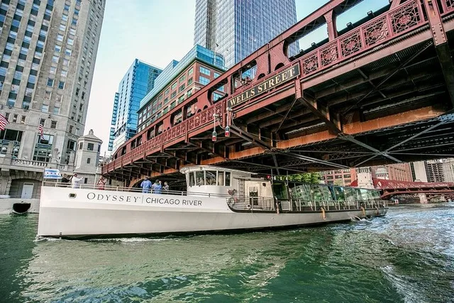 Chicago River Dinner Cruise - Image 4