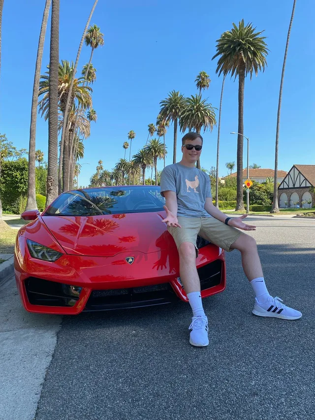 Los Angeles Driving Tour in a Lamborghini 30 Min - Image 6