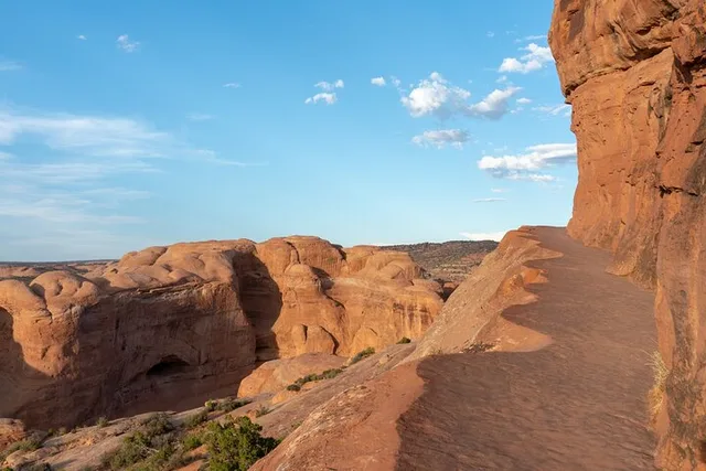 Moab 4x4 Tour with Delicate Arch Hike 4 hr - Image 4