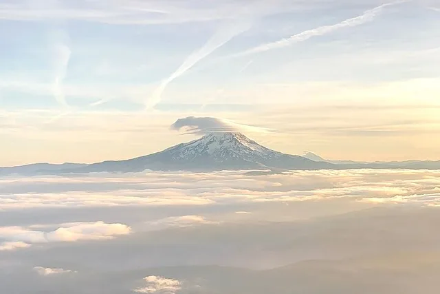 Portland Volcano and Mountain Air Tour - Image 6