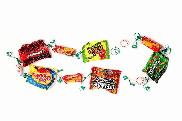 Maui Airport Candy Lei Greeting - Image 1