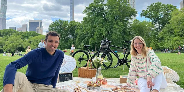 New York City Central Park Private Bike Tour with Picnic - Image 1
