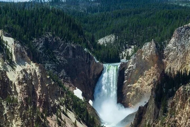 Yellowstone National Park Tour from Big Sky - Image 1