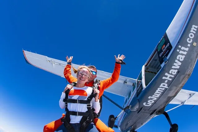 Hawaii Tandem Skydiving Experience - Image 2