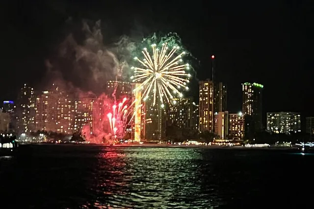 Waikiki Fireworks Cruise - Image 3