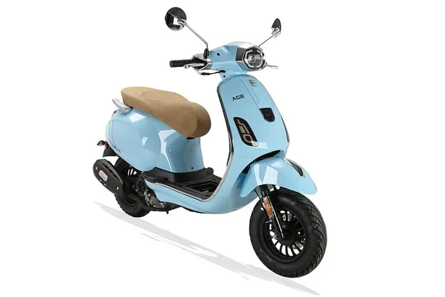 Miami Beach Retro Scooter Rental - Image 6