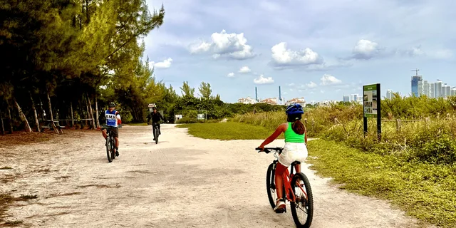 Miami Mountain Bike Rental on Virginia Key Trails - Image 5
