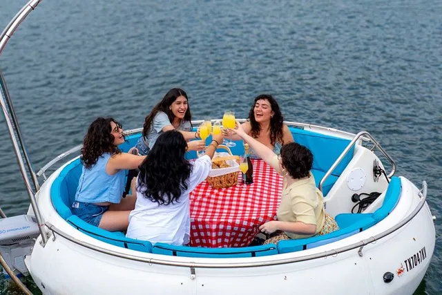 Austin Donut Boat Tour 1 hr - Image 1