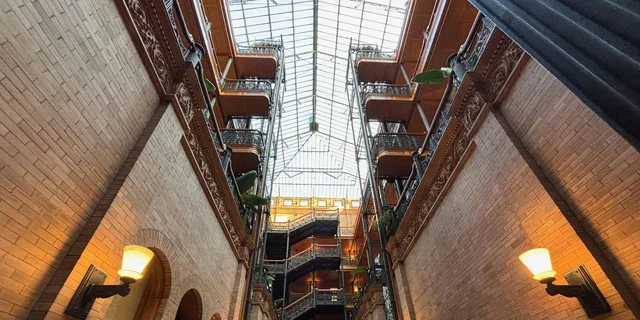 Los Angeles History and Architecture Walking Tour - Image 2