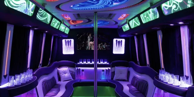 Las Vegas Club Crawl with Party Bus - Image 6