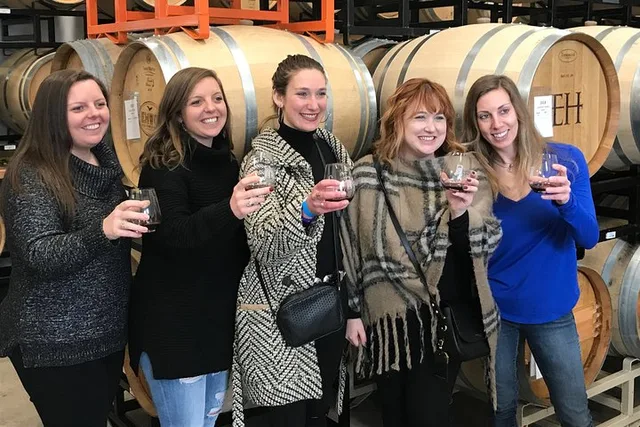 Bainbridge Island Troll Treasures & Wine Tour - Image 1