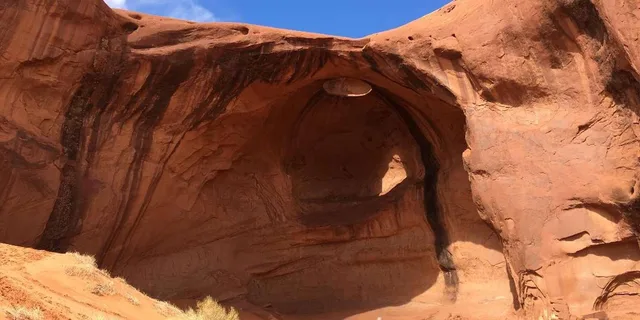 Monument Valley Jeep Tour with Navajo Guide 2 hr - Image 3