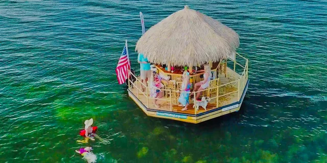 Key Largo Tiki Boat Cruise 1.5 hr - Image 1
