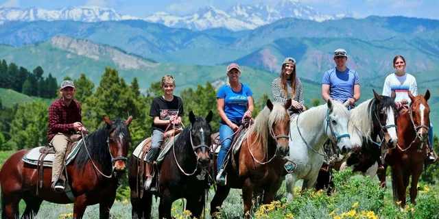 Jackson Horseback Tour with Lunch 4.5 hr - Image 3