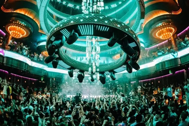 Las Vegas Nightclub Tour by Party Bus - Image 1