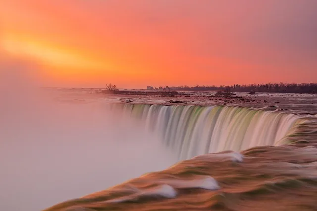 Niagara Falls Day & Night Small Group Tour with Dinner - Image 2