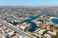 Huntington Beach Stand-Up Paddleboard Rental thumbnail 3
