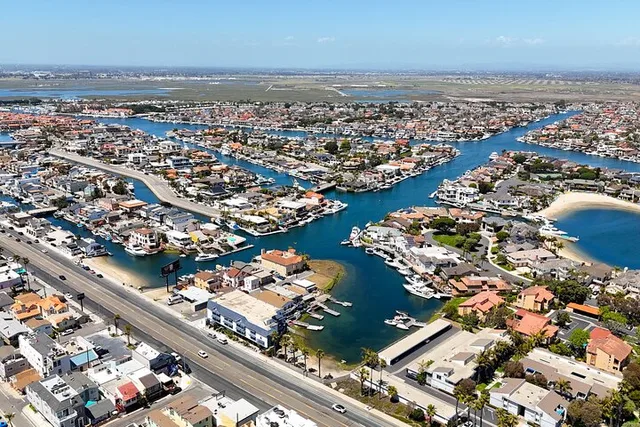 Huntington Beach Stand-Up Paddleboard Rental - Image 3