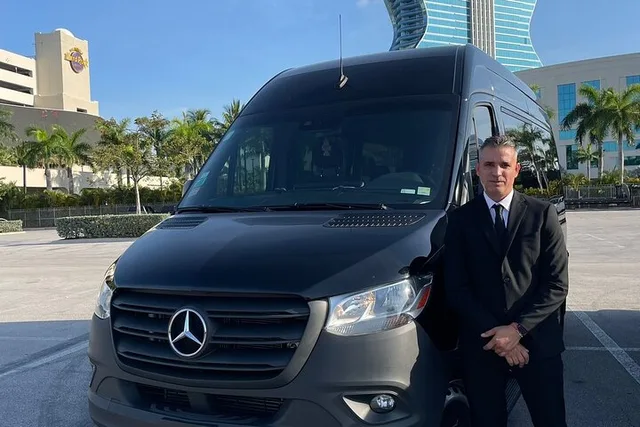 Miami Shuttle Service to Port of Miami - Image 1