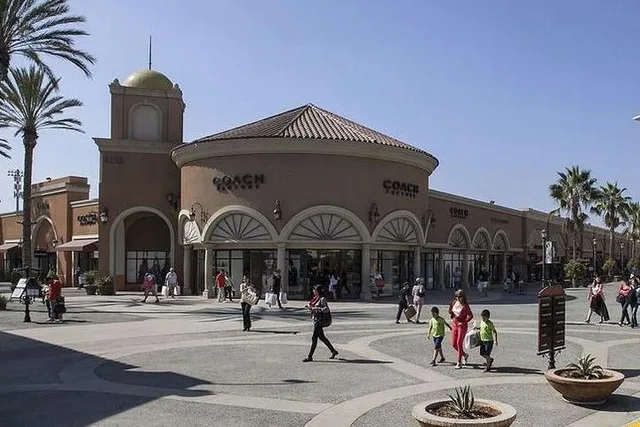 San Diego Shopping Tour to Las Americas Outlet - Image 6