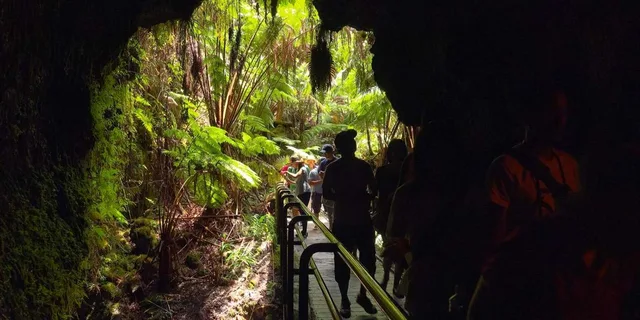 Hilo Volcano, Waterfalls and Beach Tour with Lunch 7 hr - Image 3