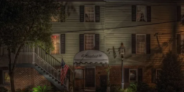 Savannah Haunted Pub Crawl - Image 1
