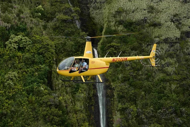 Kauaʻi Helicopter Tour Doors-Off 55 min - Image 1