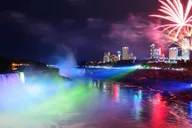 Niagara Falls Guided Tour with Dinner and Fireworks thumbnail 3