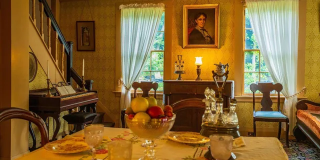 Boston Louisa May Alcott's Orchard House Tour - Image 4
