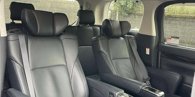 Tokyo Private Airport Transfer - Image 3