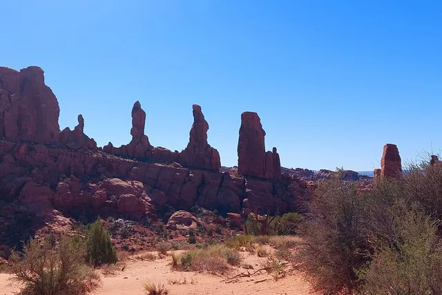 Moab 4x4 Off-Road Canyons and Hidden Arches Hike - Image 3
