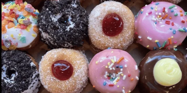 Portland Walking Food Tour – Warm Donuts & History - Image 2