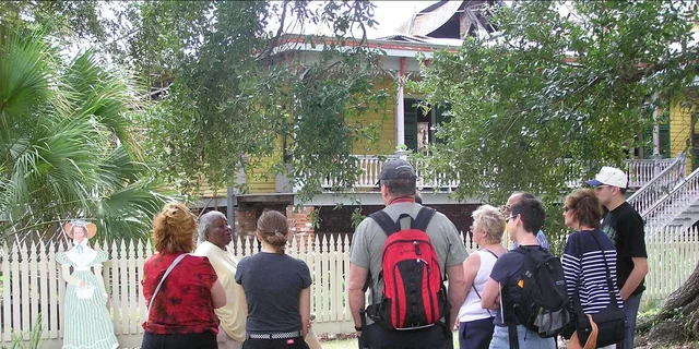 New Orleans Plantation Tour: Whitney and Laura - Image 5