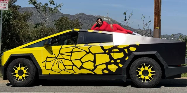 Los Angeles Hollywood Sign Tesla Cybertruck Tour 30 min - Image 2