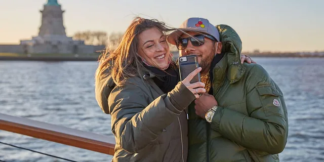New York Valentine's Day Champagne Cruise - Image 6