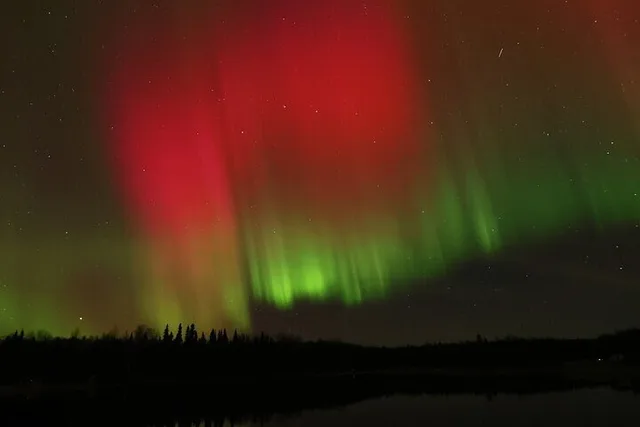 Northern Lights Aurora Tour with Photography - Image 1