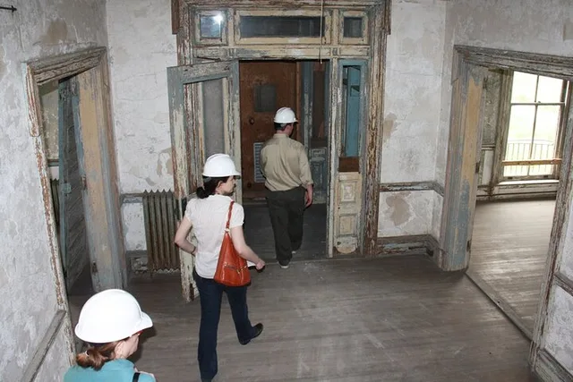 New York Ellis Island Hospital Hard Hat Tour 90 min - Image 3