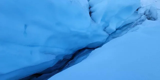 Anchorage Matanuska Glacier Hike at Sunrise - Image 4