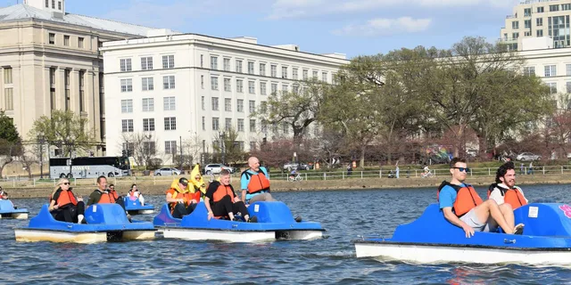 Washington DC Tidal Basin Pedal Boat Rental - Image 4