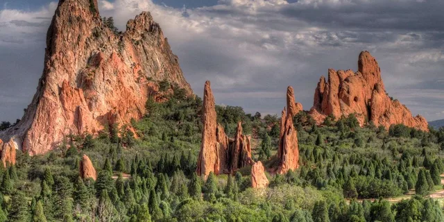 Denver Garden of the Gods & Seven Falls Tour - Image 3