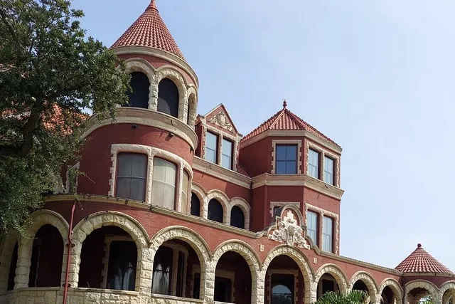 Galveston Mansions and Murder Walking Tour 90 min - Image 6