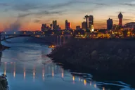 Niagara Falls Guided Tour with Dinner and Fireworks thumbnail 1