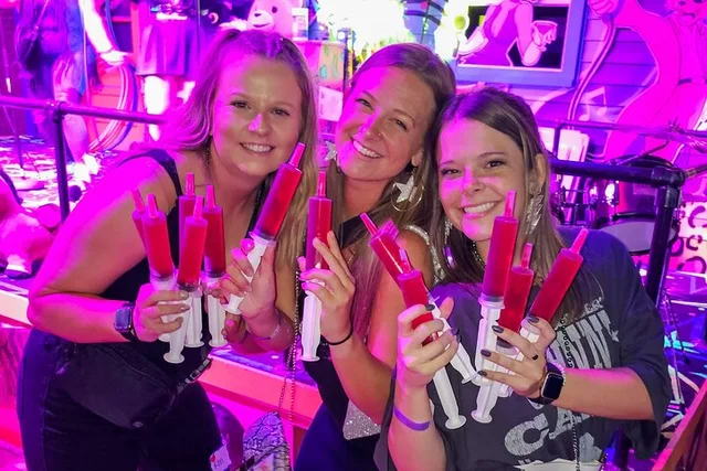 Nashville Bar and Club Crawl - Image 1
