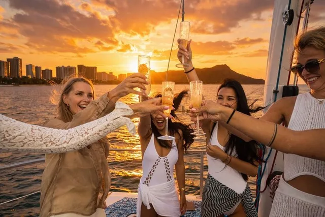 Oahu Sunset Cruise - Image 2
