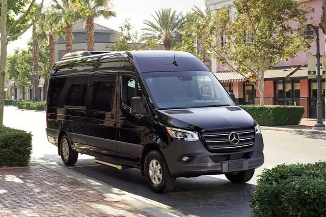Philadelphia Minibus Private Transfer to PHL Airport - Image 4