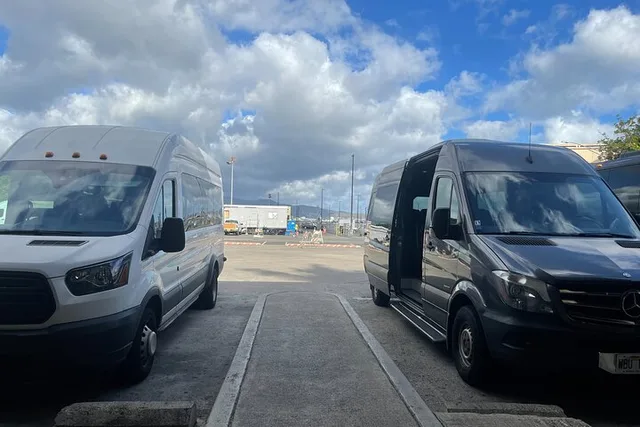 Honolulu Airport Transfer for Large Groups - Image 1